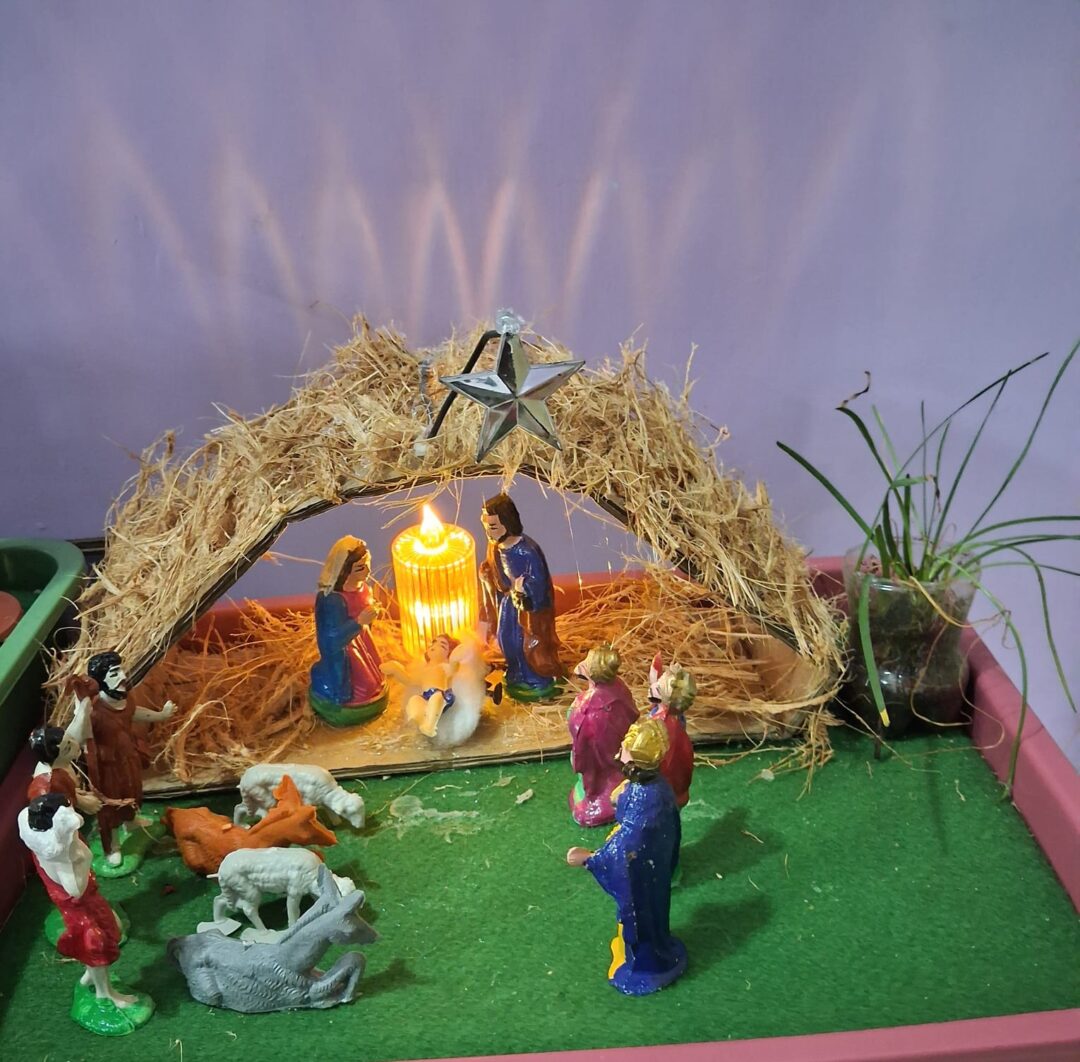 Christmas Crib & Decorative Arch for Sale