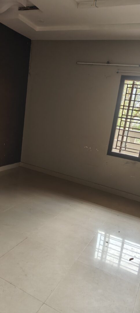 Single Spacious Room for Rent in Kakinada – Prime Main Road Location
