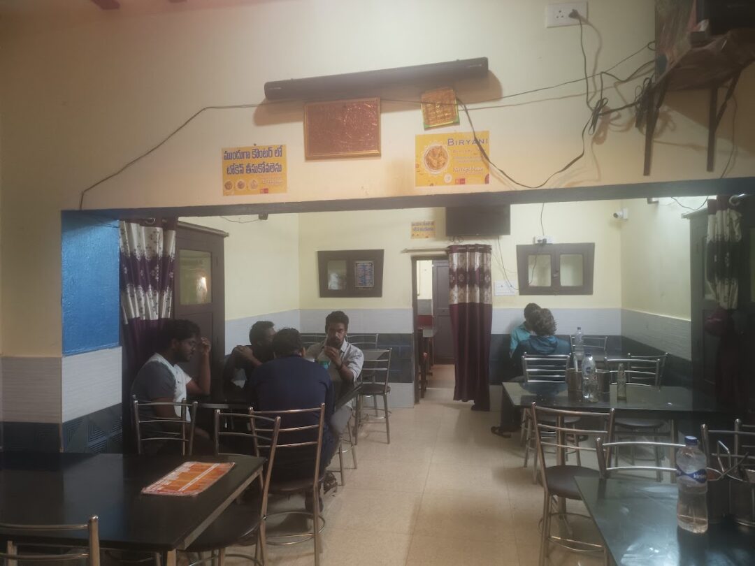 Siri Fast Foods & Family Restaurant Kakinada | G O Colony